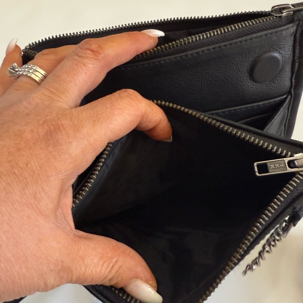 Milwaukee, leather small Black Crossbody Bag  silver hardware triple compartment - Picture 13 of 13